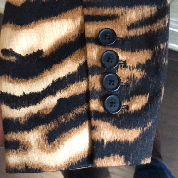 CHICO’S TIGER PRINT BLAZER - Picture 5 of 8